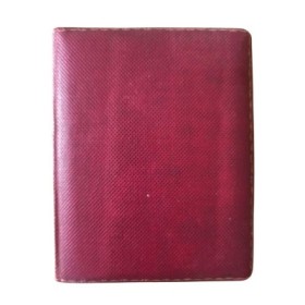 Livre blanc avec quelques pages dessinées et manuscrites